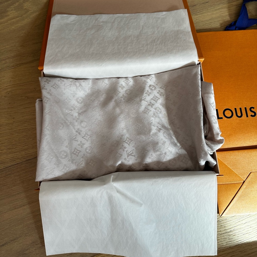 Louis Vuitton Shawl